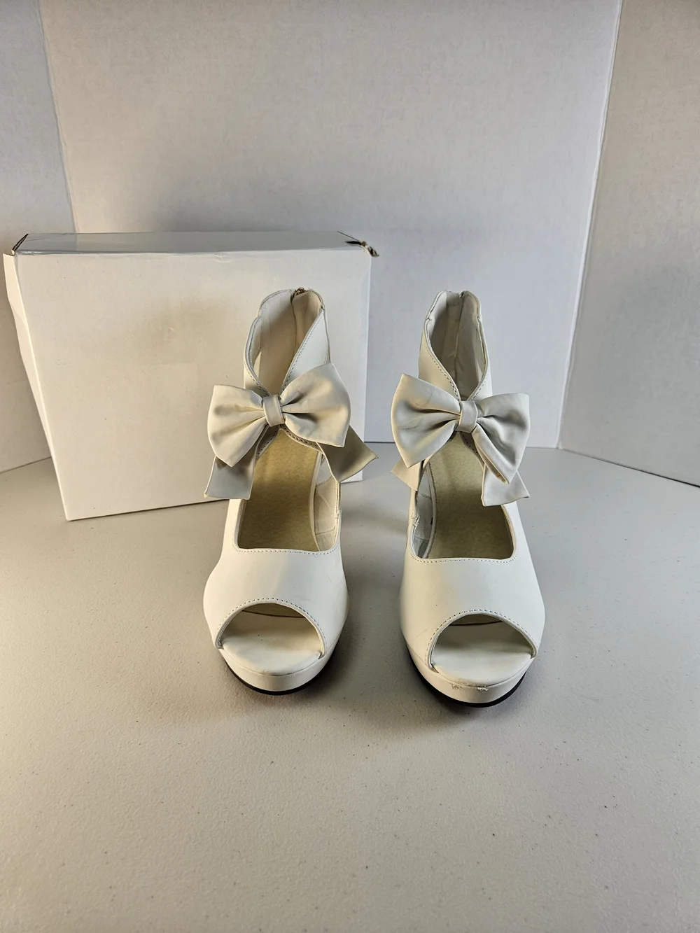 Women’s White Peep-Toe Bow Platform Heels Size 9 EURO 40
